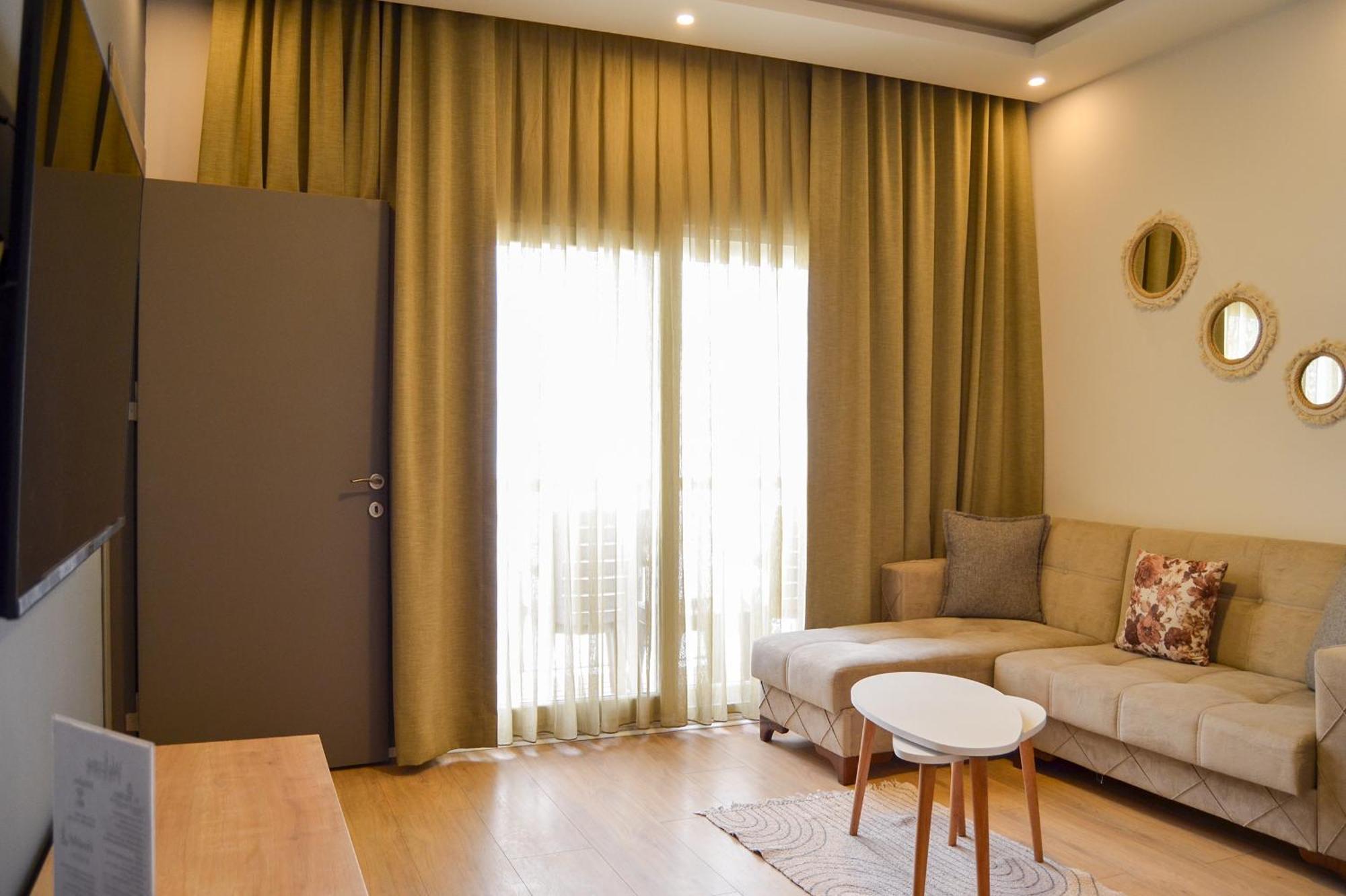 Loca Centre Suites بودروم المظهر الخارجي الصورة